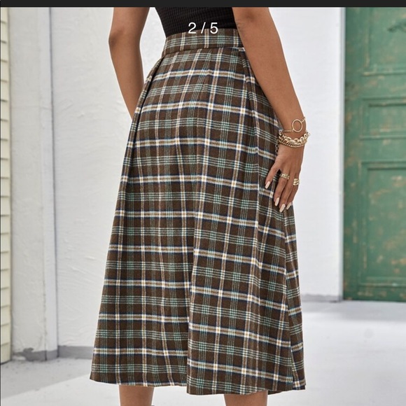 ❌Sold❌Preppy Cute Button Front Tartan Skirt - Picture 4 of 4